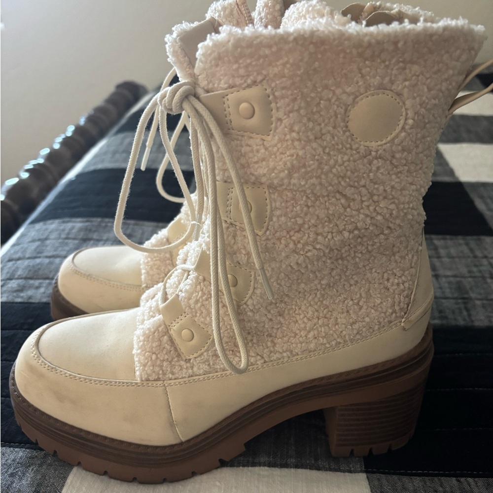 Women's Cream Shearling Lace-Up Boots